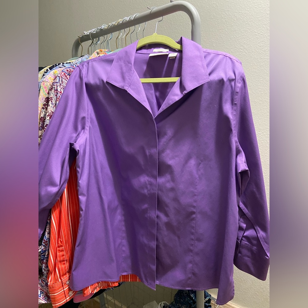 Chico’s Women’s Size 3 LS Buttoned Blouse. Never worn